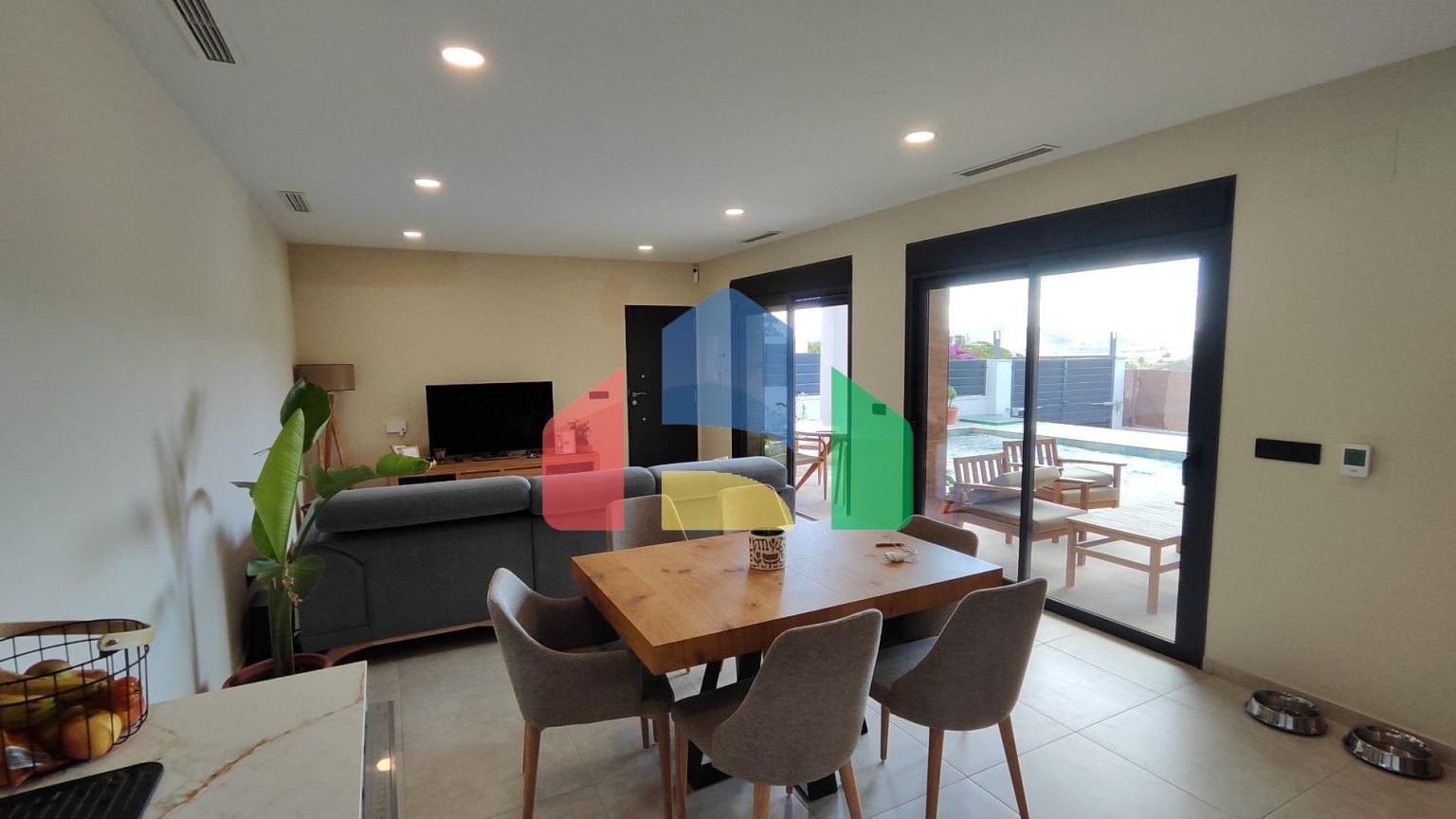 НОВЫЕ ВИЛЛЫ В ПИНОСО