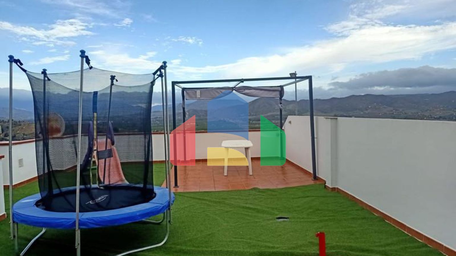 Квартира с террасой на верхнем этаже в Картаме