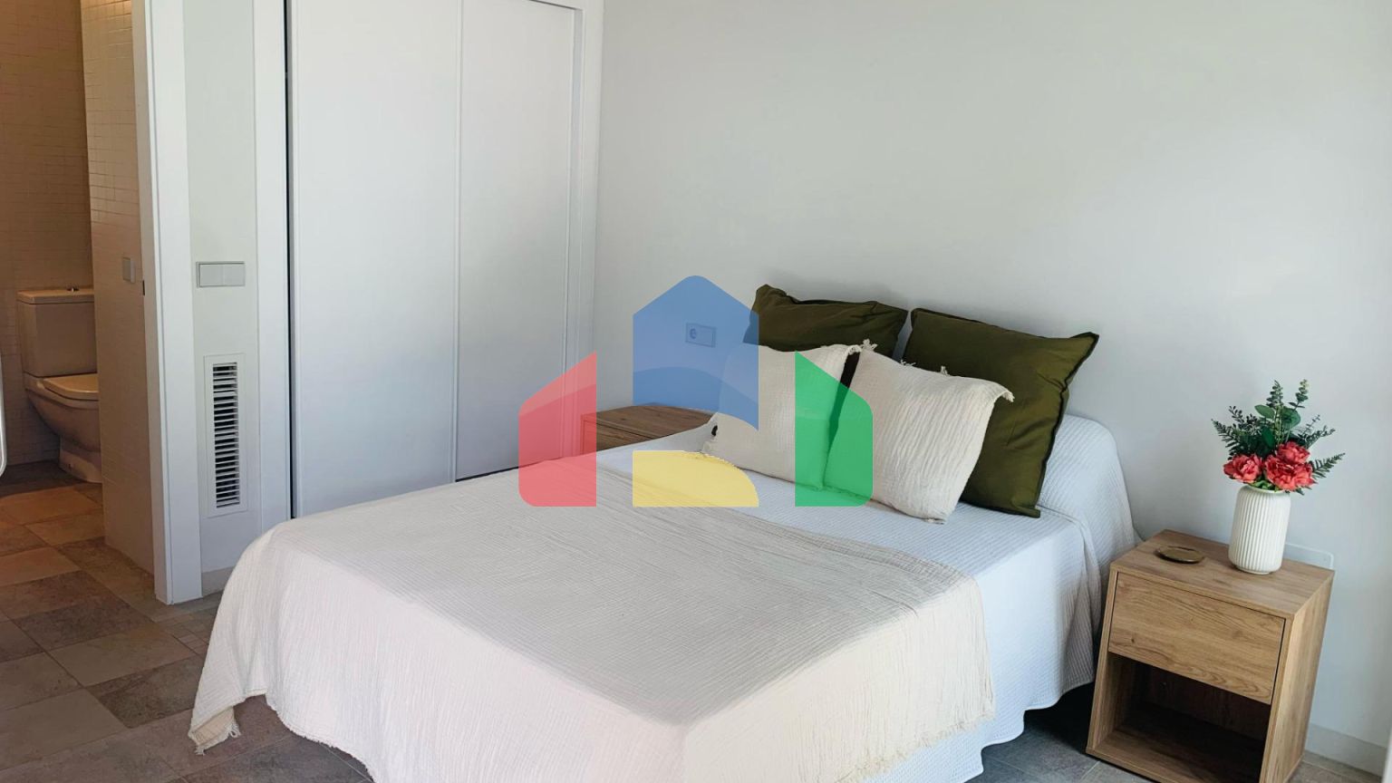 Элегантные одноуровневые таунхаусы с частным бассейном в Peraleja Golf Resort — Коста Калида