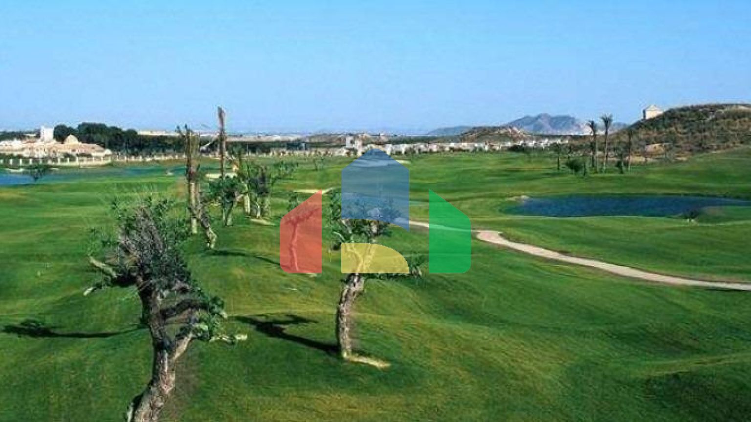 Элегантные одноуровневые таунхаусы с частным бассейном в Peraleja Golf Resort — Коста Калида