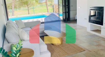 Элегантные одноуровневые таунхаусы с частным бассейном в Peraleja Golf Resort — Коста Калида