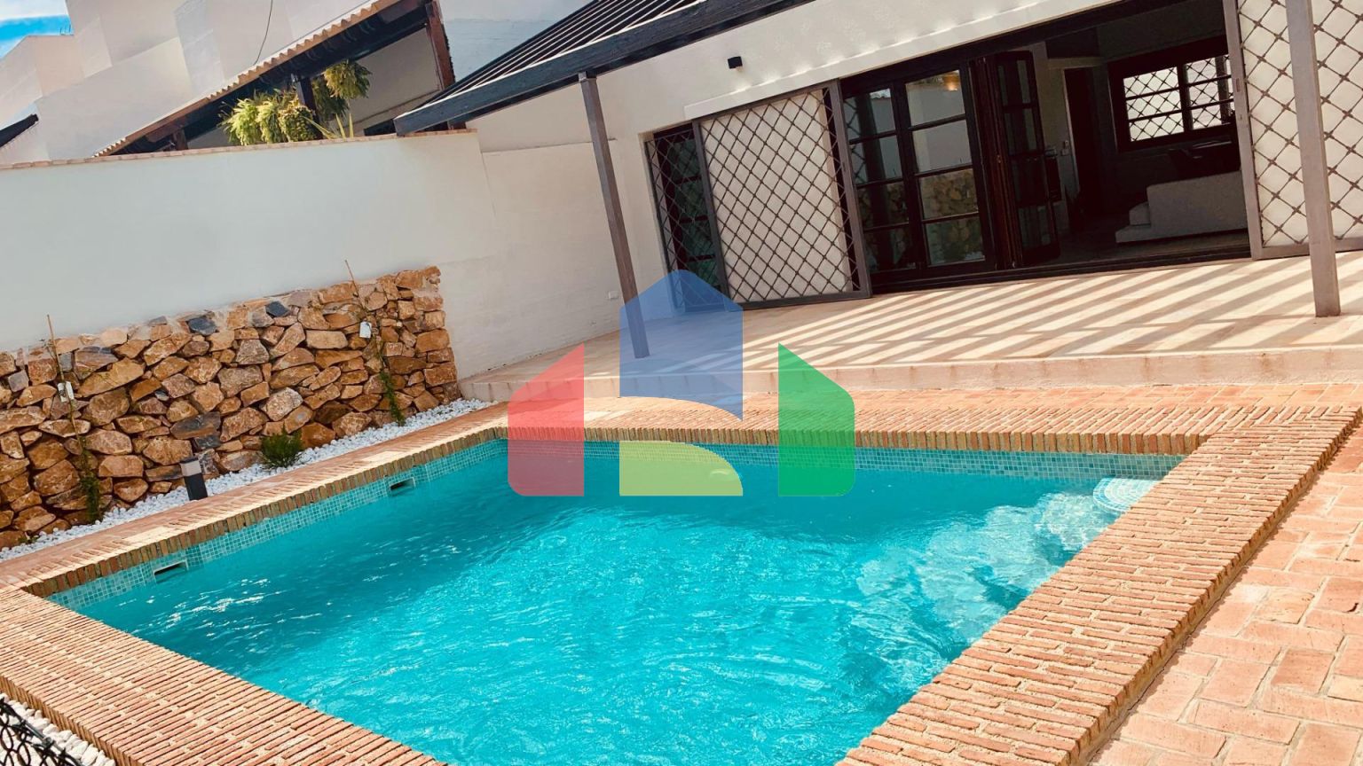 Элегантные одноуровневые таунхаусы с частным бассейном в Peraleja Golf Resort — Коста Калида