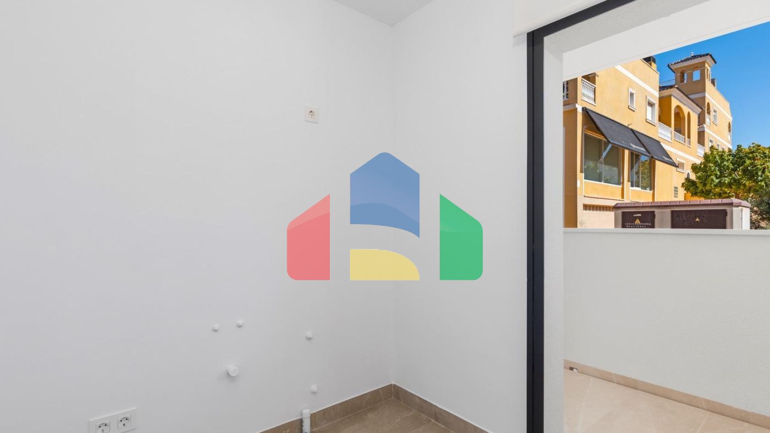 НОВЫЙ ЖИЛОЙ КОМПЛЕКС В БЕНИХОФАРЕ