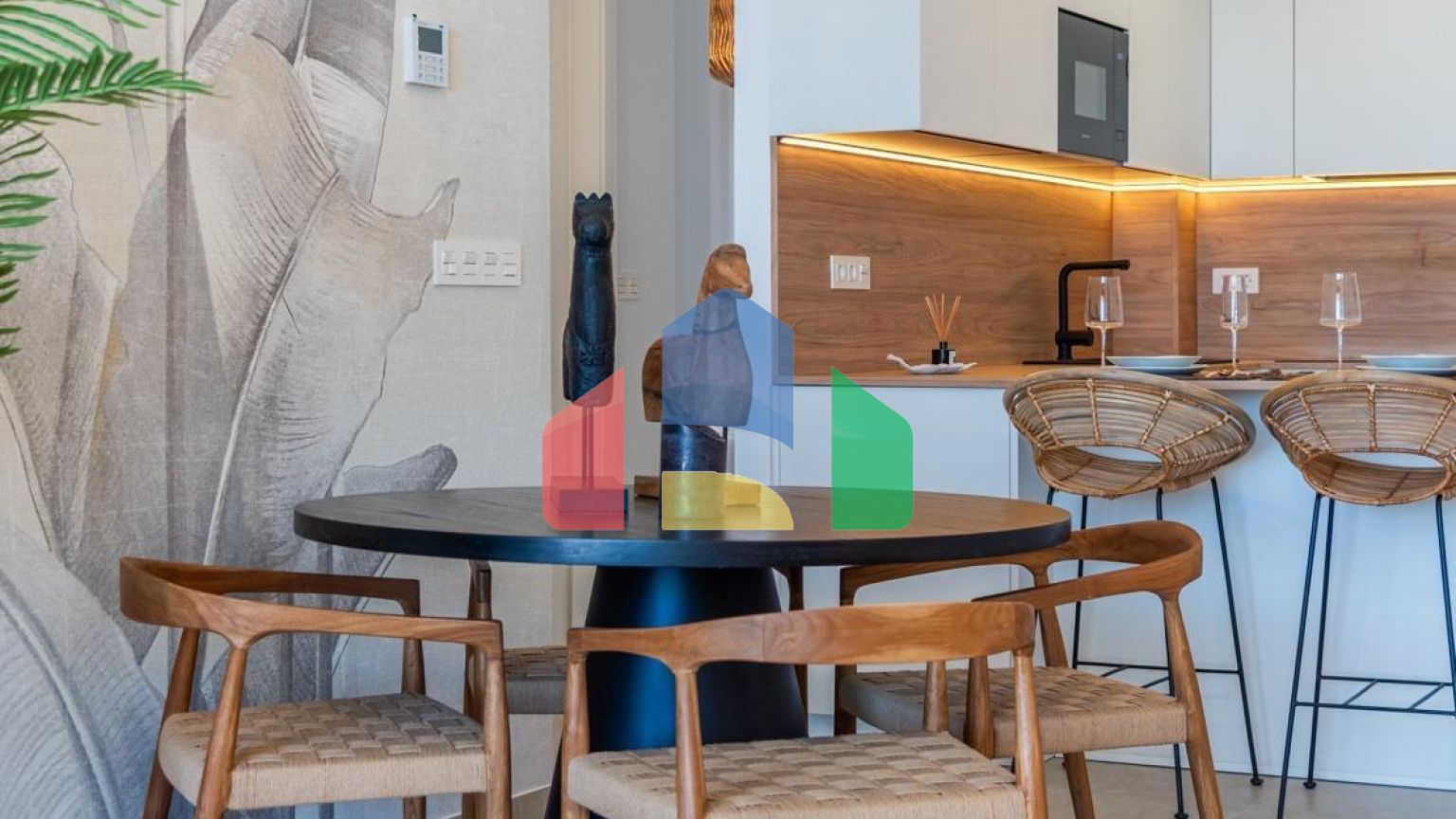 НОВОСТРОЙ. ЗАКРЫТЫЙ КОМПЛЕКС В БЕНИХОФАР. 2 СПАЛЬНИ. 2 ВАННЫЕ КОМ. ТЕРРАСА 16 М2. БАССЕЙН.