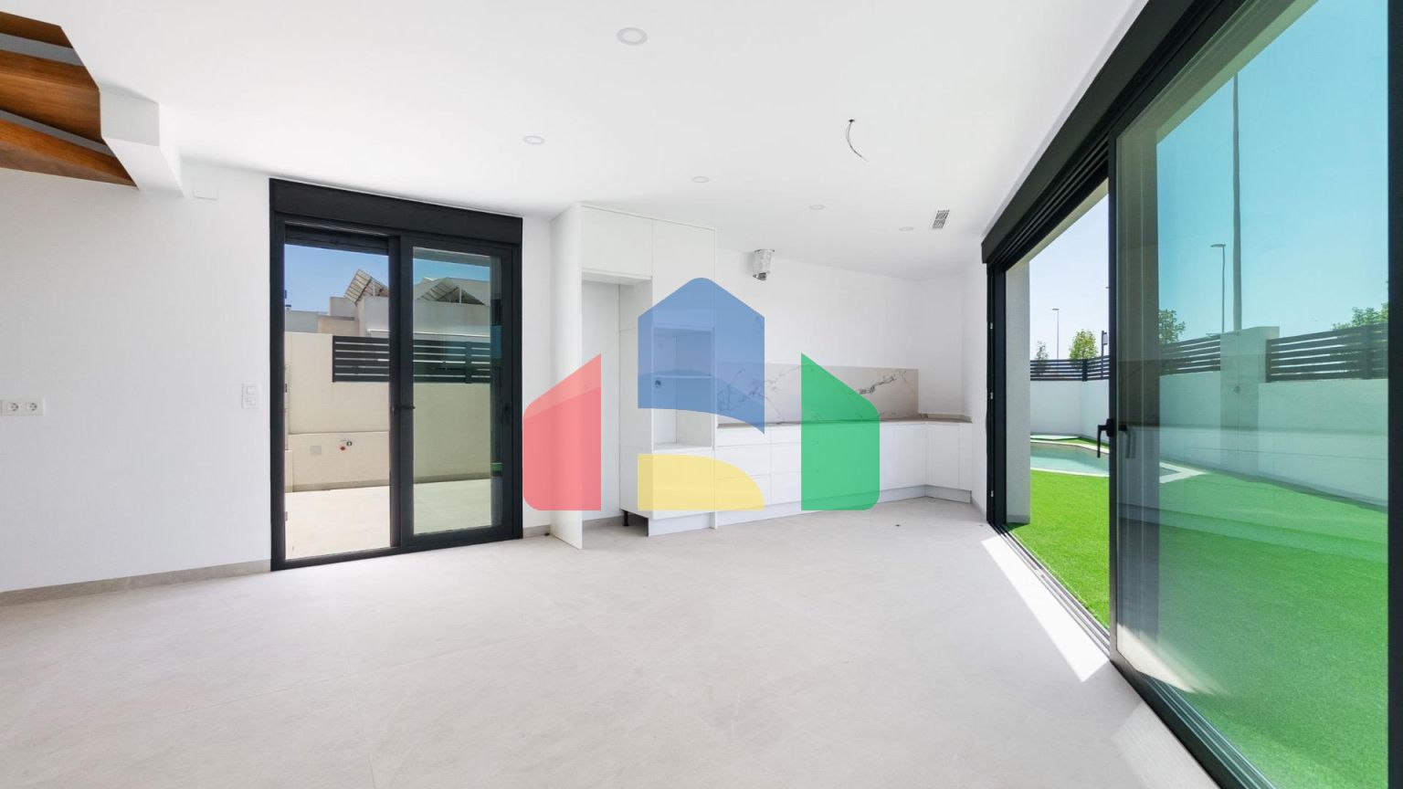 НОВАЯ ВИЛЛА В БЕНИХОФАРЕ