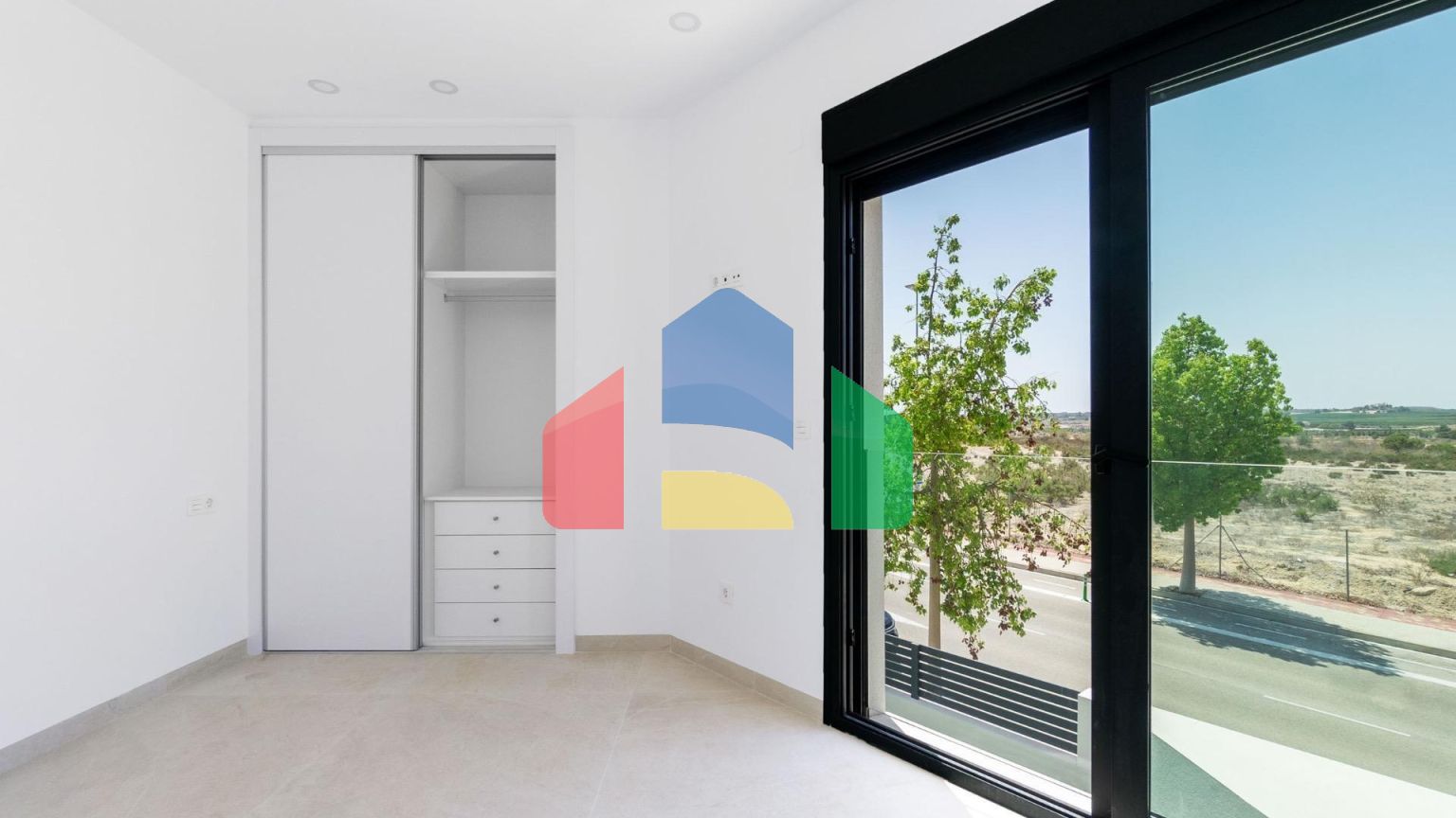 НОВАЯ ВИЛЛА В БЕНИХОФАРЕ