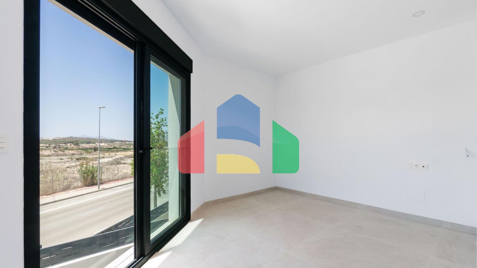 НОВАЯ ВИЛЛА В БЕНИХОФАРЕ