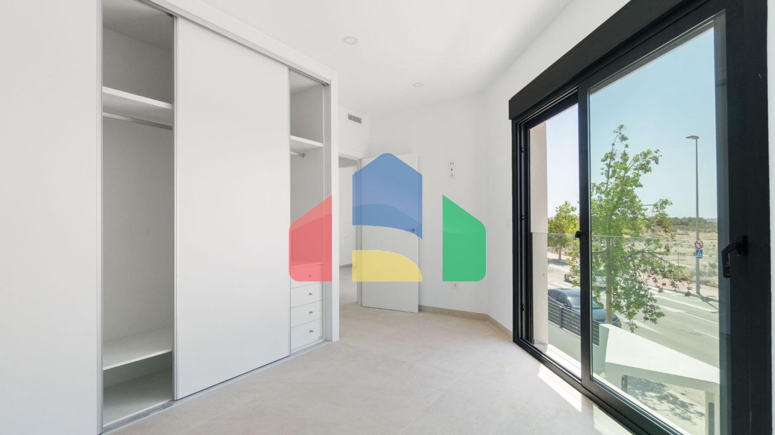 НОВАЯ ВИЛЛА В БЕНИХОФАРЕ