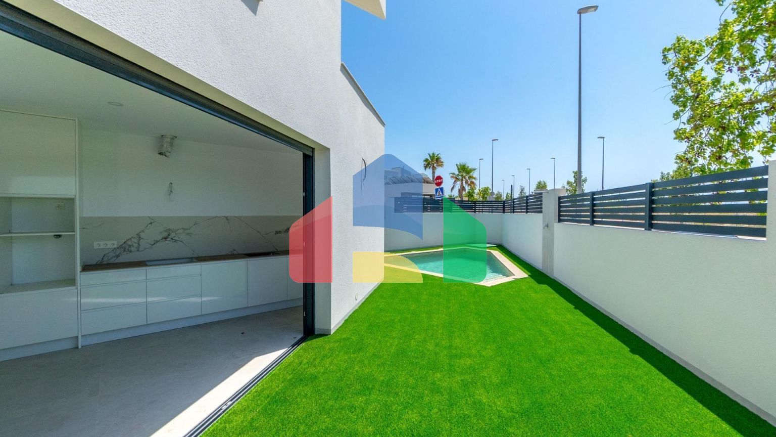 НОВАЯ ВИЛЛА В БЕНИХОФАРЕ