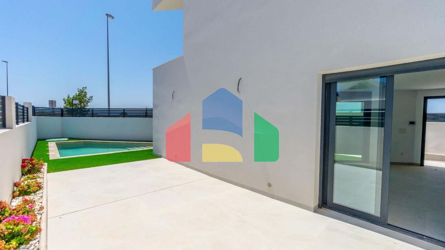 НОВАЯ ВИЛЛА В БЕНИХОФАРЕ