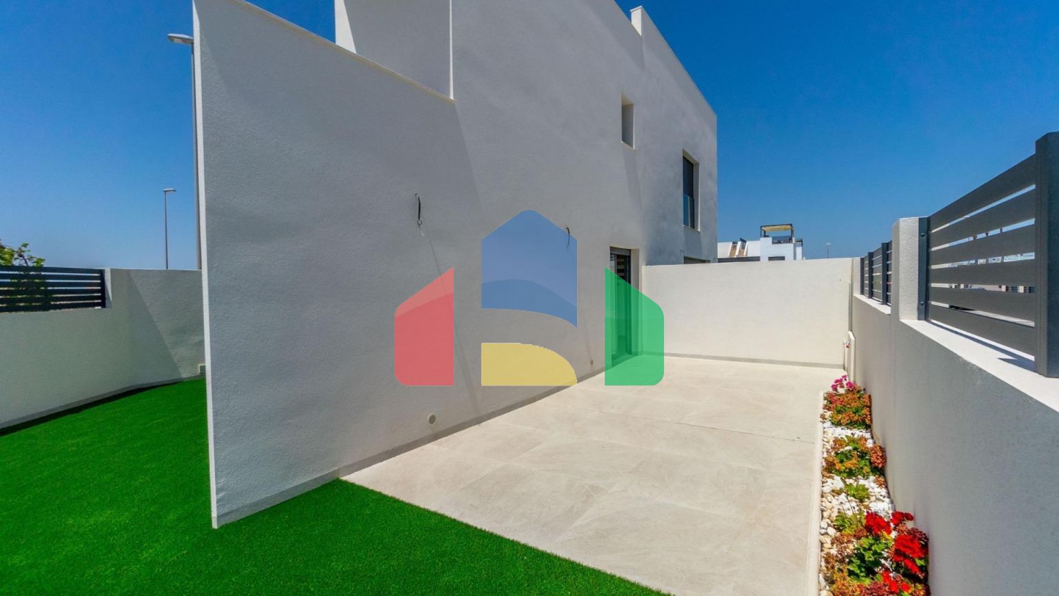 НОВАЯ ВИЛЛА В БЕНИХОФАРЕ