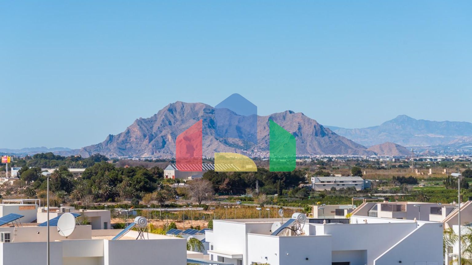 НОВОСТРОЙ. ЗАКРЫТЫЙ КОМПЛЕКС В БЕНИХОФАР. 2 СПАЛЬНИ. 2 ВАННЫЕ КОМ. ТЕРРАСА 16 М2. БАССЕЙН.