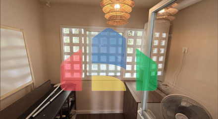 (EN) Charming 2-Bedroom Top-Floor Apartment