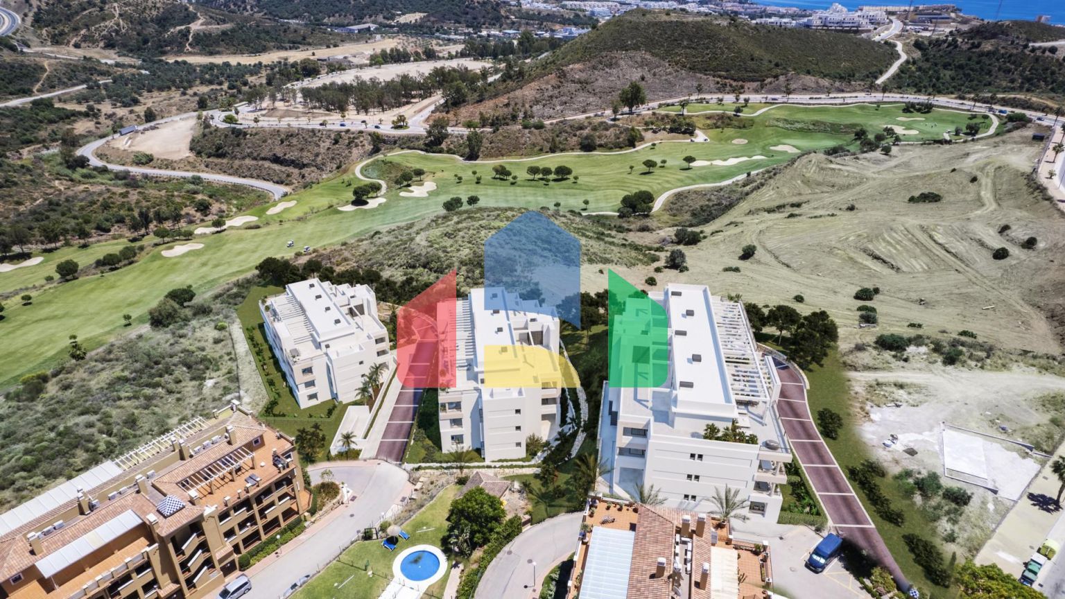 2-х спальные апартаменты в новом комплексе на первой линии del Calanova Golf в Михасе