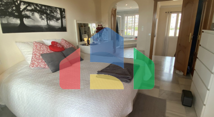 Великолепная отдельно стоящая вилла с 5 спальнями, расположенная в престижном районе Михас.