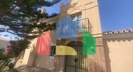 Великолепная отдельно стоящая вилла с 5 спальнями, расположенная в престижном районе Михас.