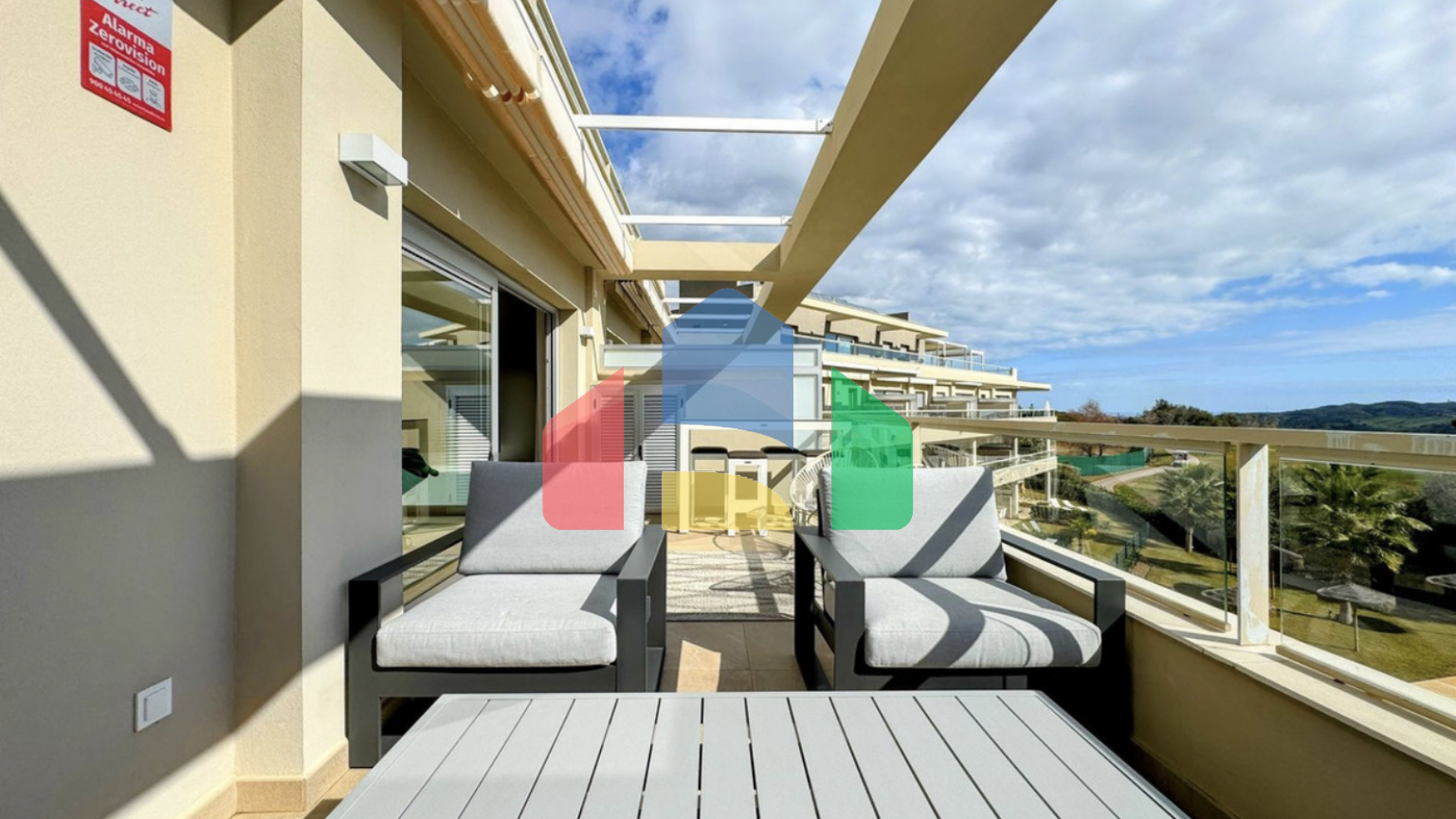 Исключительная 2-комнатная квартира в Михас Гольф