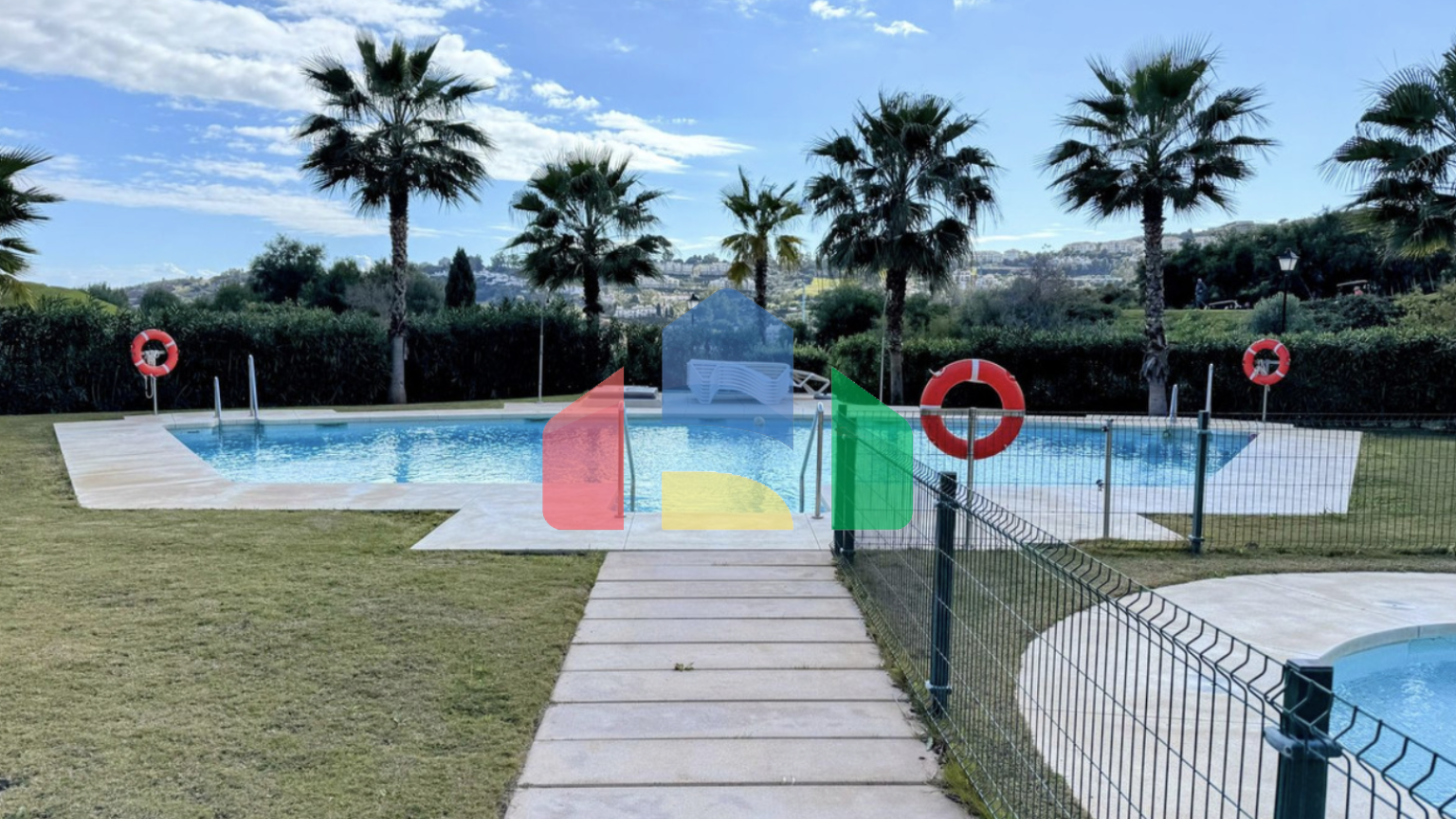 Исключительная 2-комнатная квартира в Михас Гольф