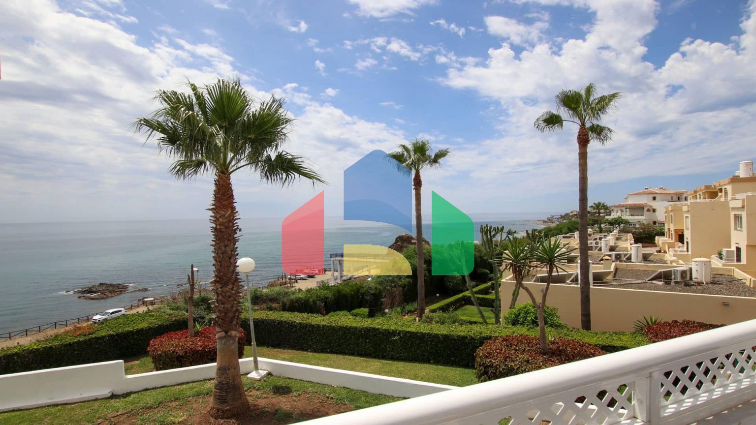 Апартаменты на первой линии моря в Михас Коста