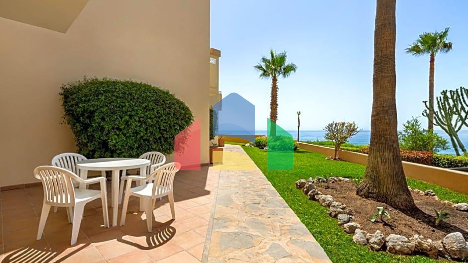 Апартаменты на первой линии моря в Михас Коста