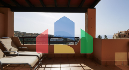 Двухкомнатная квартира в районе Малаги с потрясающим видом на море Двухкомнатная квартира в районе Малаги с потрясающим видом на море