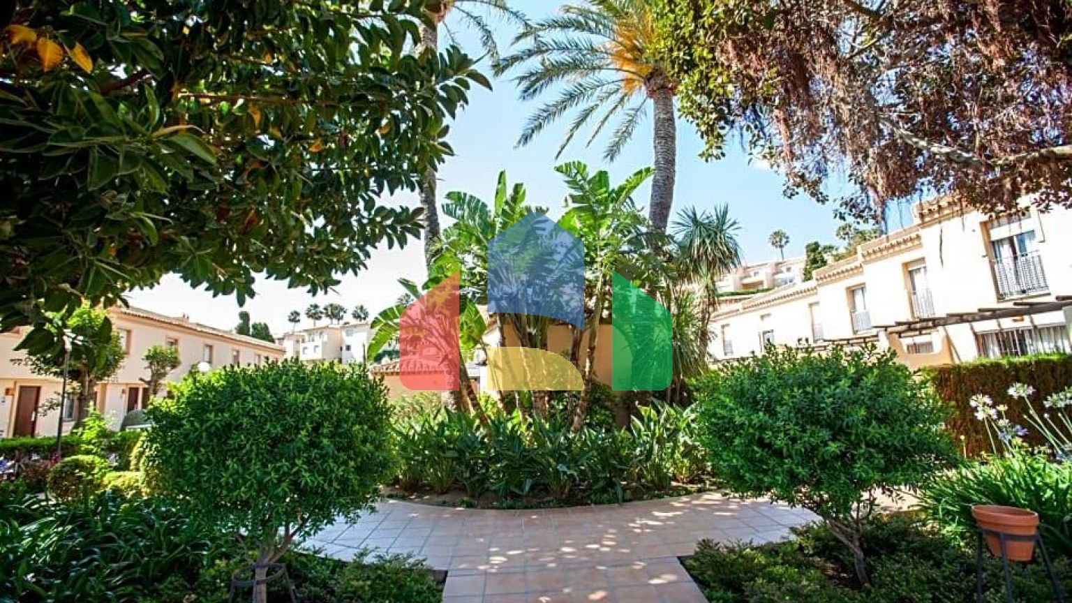 Апартаменты на первой линии моря в Михас Коста