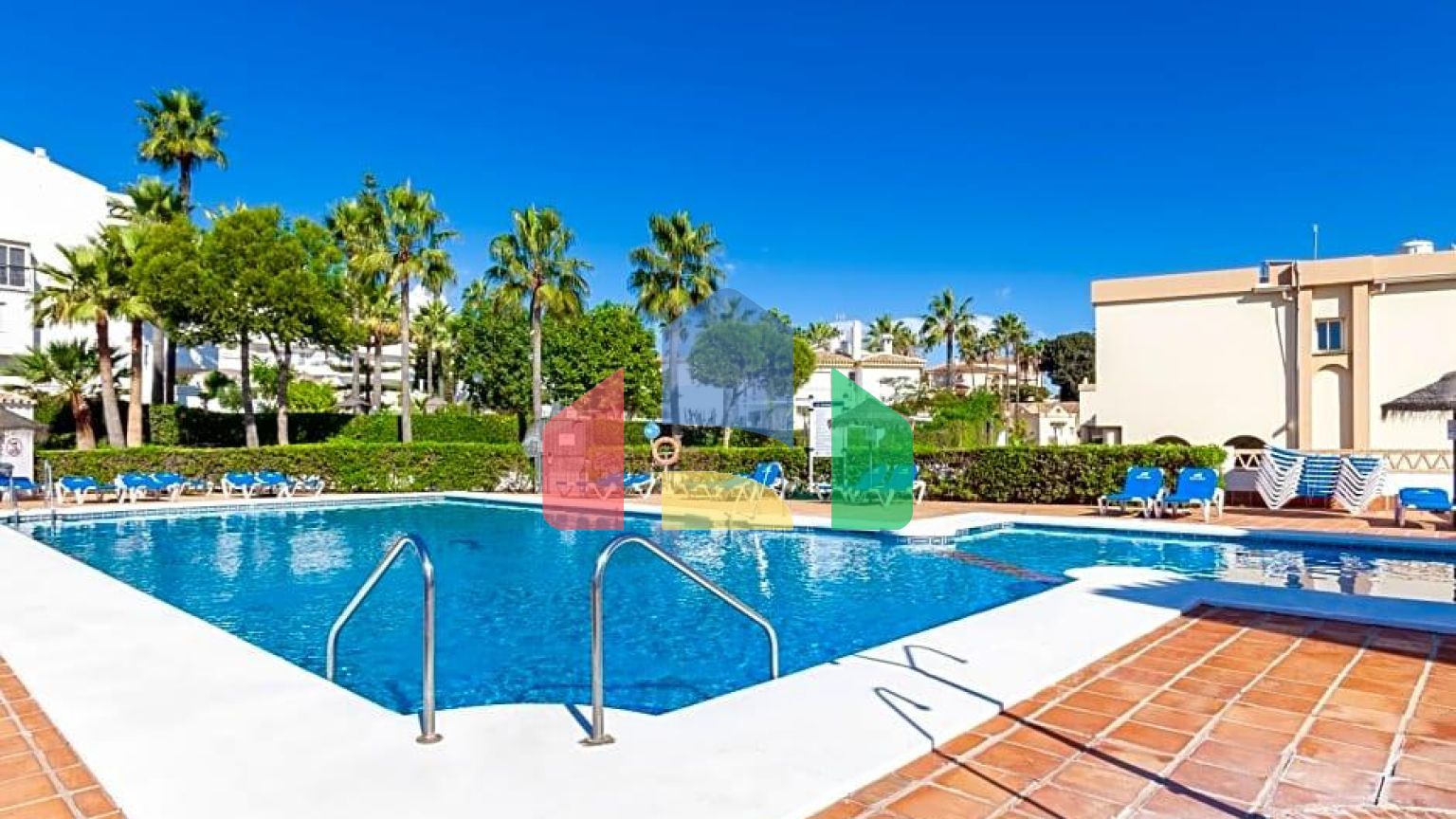 Апартаменты на первой линии моря в Михас Коста