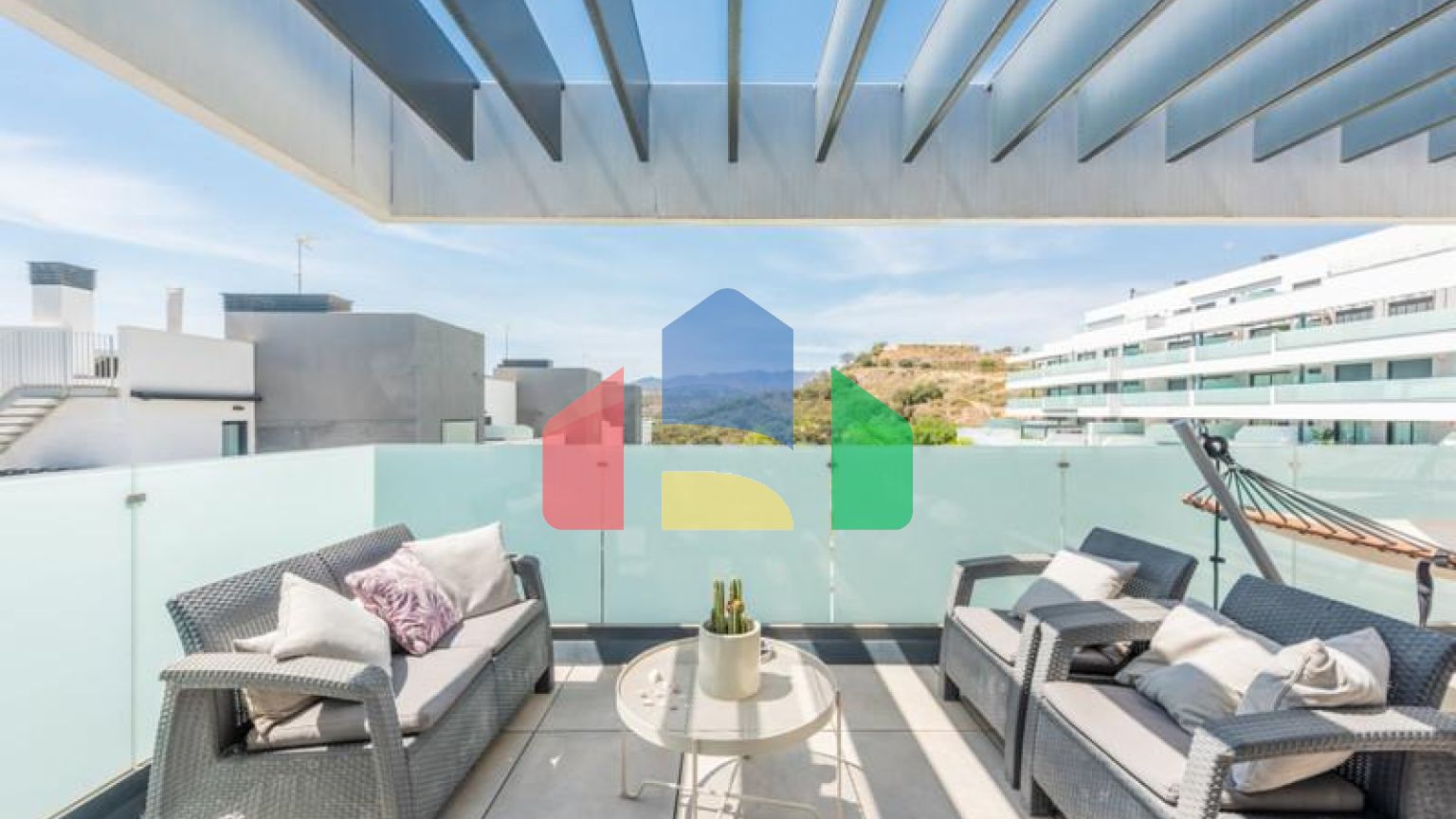 Роскошная квартира, расположена в красивом районе Кала де Михас, Михас Коста, Малага.