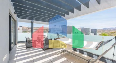 Роскошная квартира, расположена в красивом районе Кала де Михас, Михас Коста, Малага.