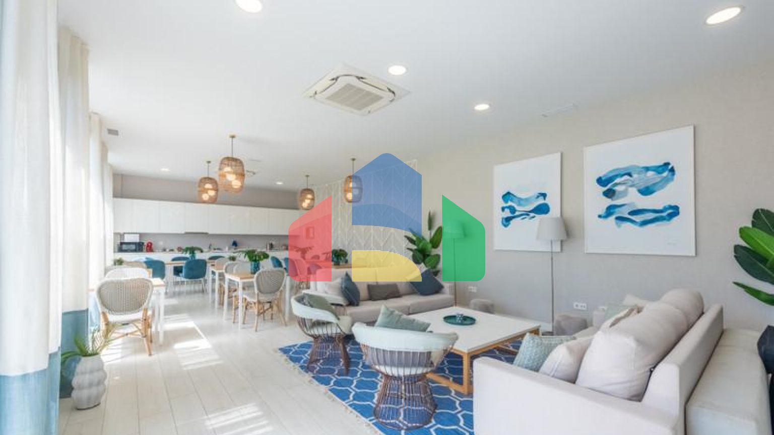 Роскошная квартира, расположена в красивом районе Кала де Михас, Михас Коста, Малага.