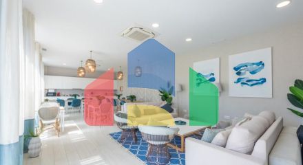 Роскошная квартира, расположена в красивом районе Кала де Михас, Михас Коста, Малага.