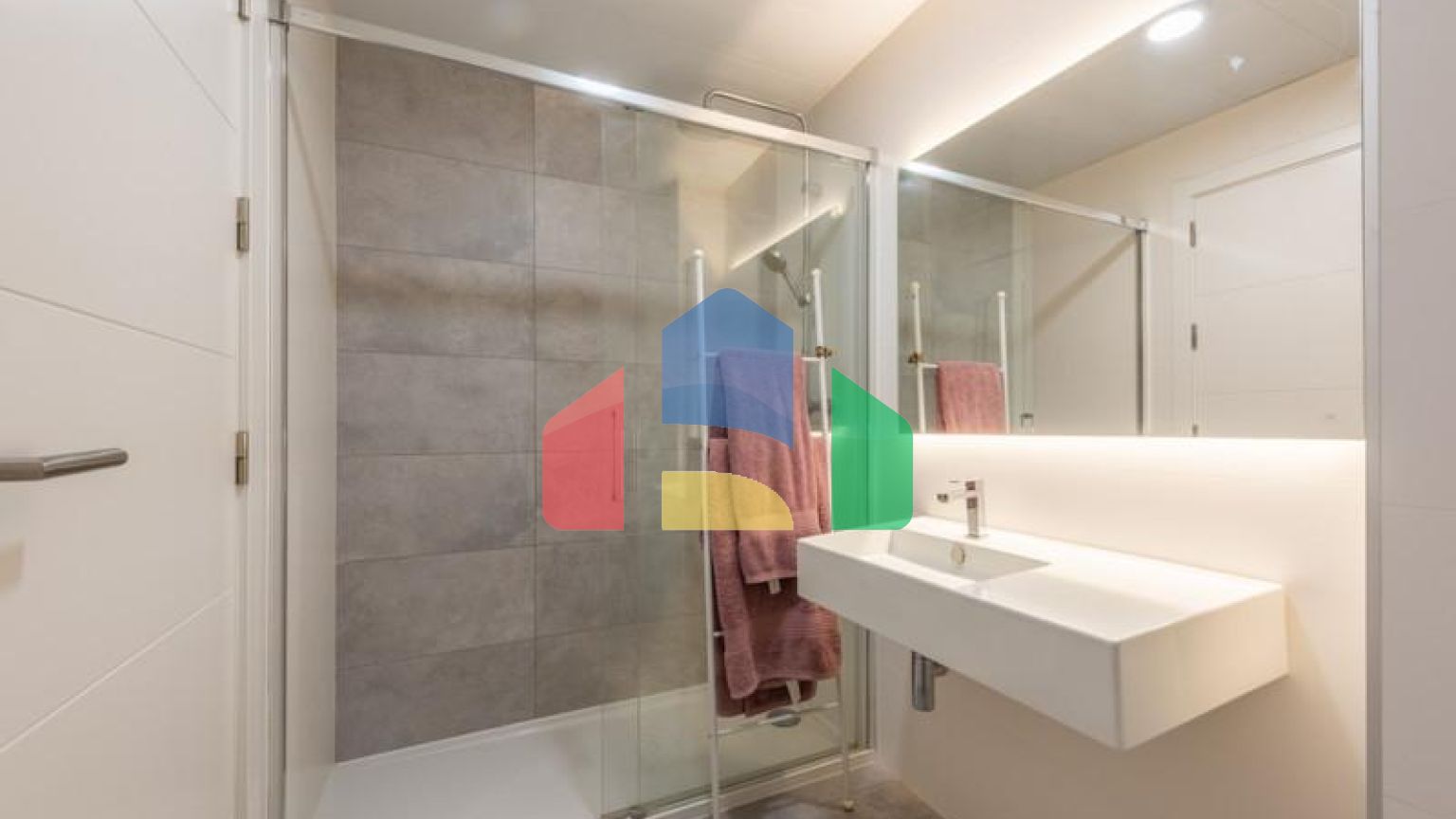 Роскошная квартира, расположена в красивом районе Кала де Михас, Михас Коста, Малага.