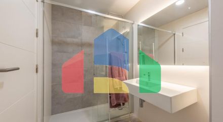 Роскошная квартира, расположена в красивом районе Кала де Михас, Михас Коста, Малага.