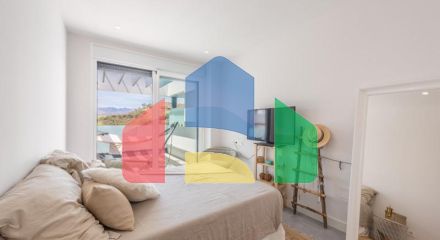 Роскошная квартира, расположена в красивом районе Кала де Михас, Михас Коста, Малага.