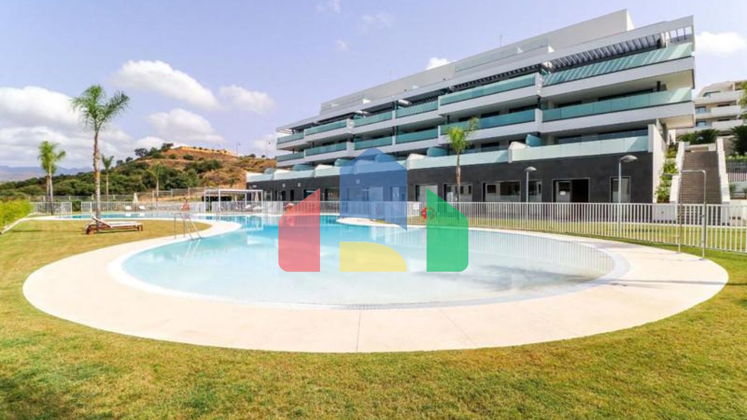 Роскошная квартира, расположена в красивом районе Кала де Михас, Михас Коста, Малага.