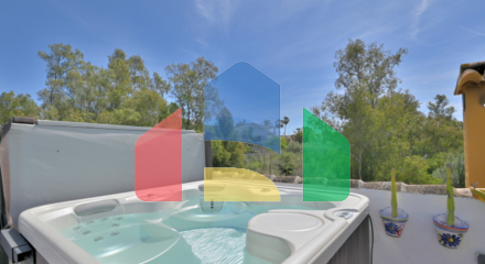 Элегантный таунхаус с 2 спальнями, садом и террасами рядом с морем в Калахонде