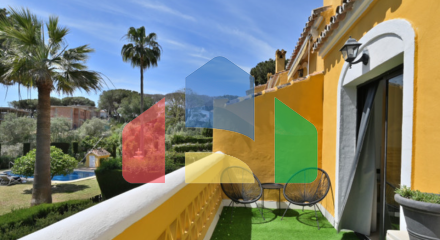 Элегантный таунхаус с 2 спальнями, садом и террасами рядом с морем в Калахонде