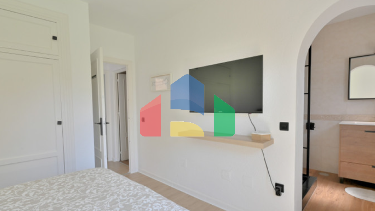 Элегантный таунхаус с 2 спальнями, садом и террасами рядом с морем в Калахонде