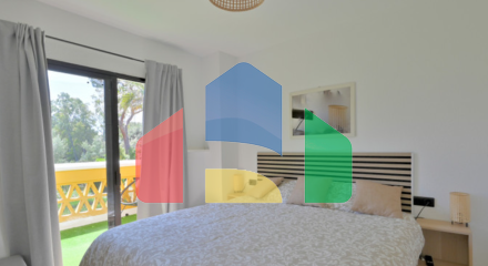 Элегантный таунхаус с 2 спальнями, садом и террасами рядом с морем в Калахонде