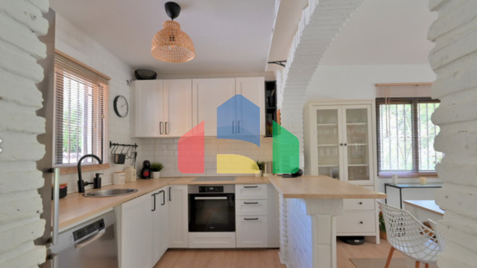 Элегантный таунхаус с 2 спальнями, садом и террасами рядом с морем в Калахонде