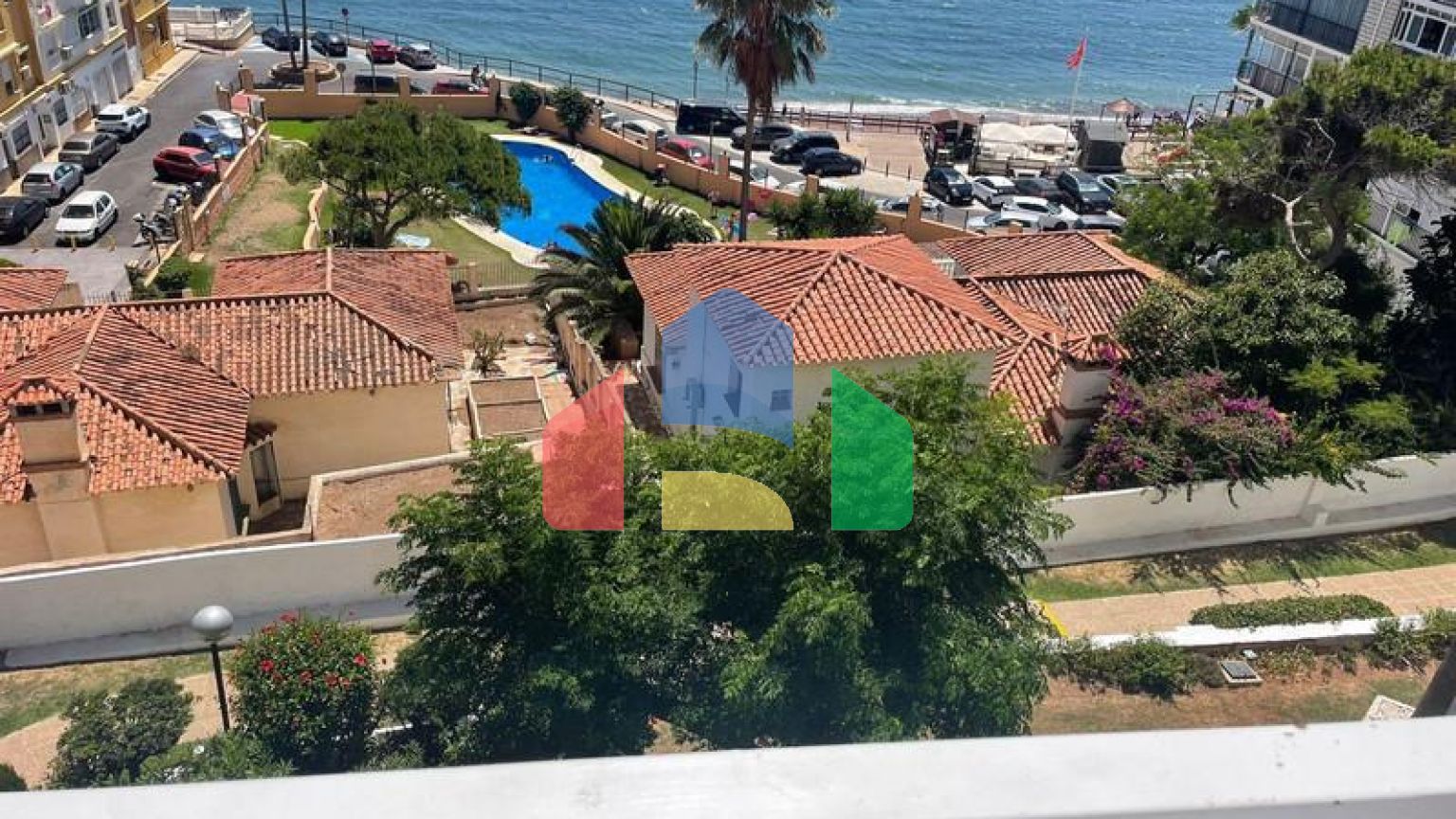 Квартира на среднем этаже на продажу в Калахонде.