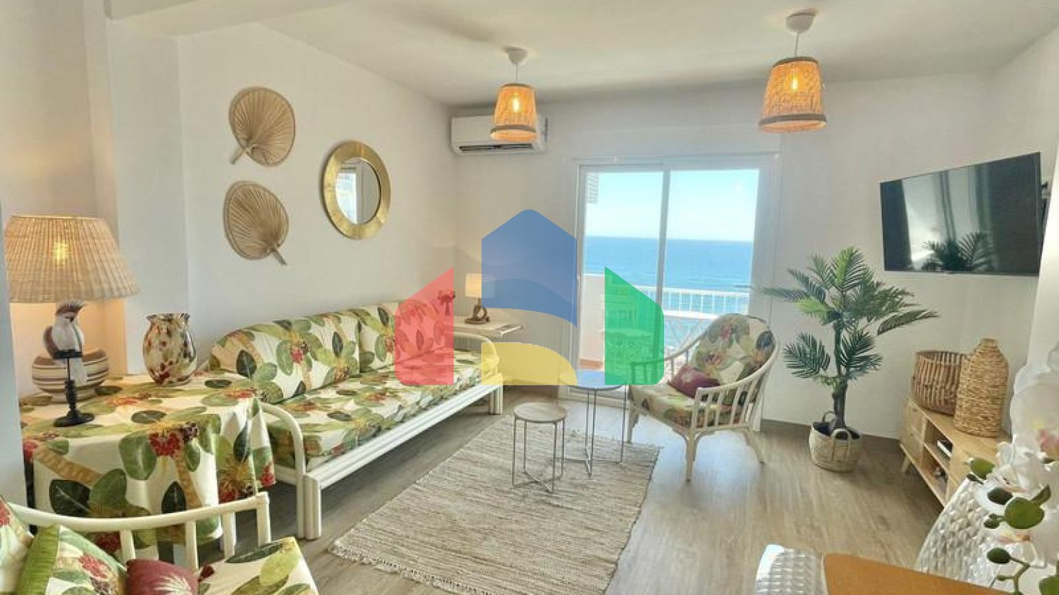 Квартира на среднем этаже на продажу в Калахонде.