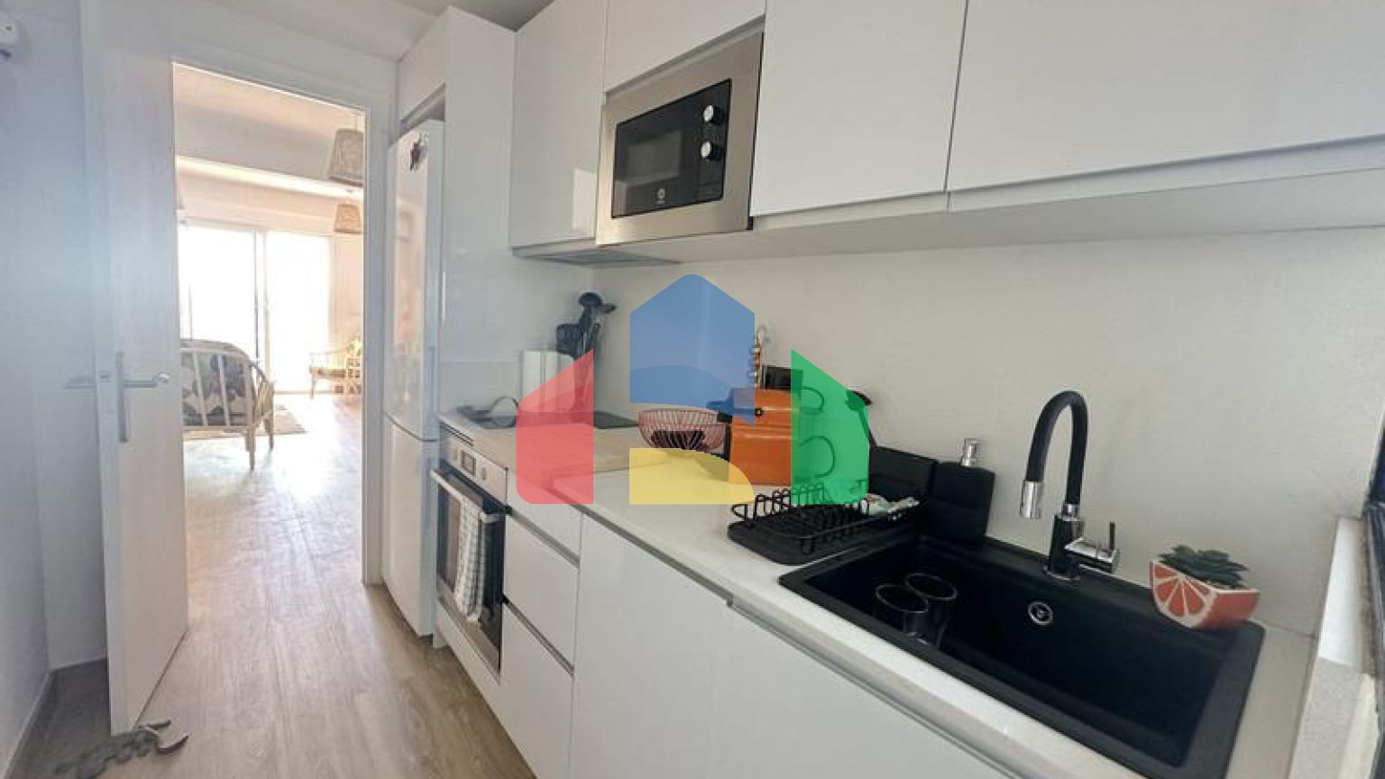 Квартира на среднем этаже на продажу в Калахонде.