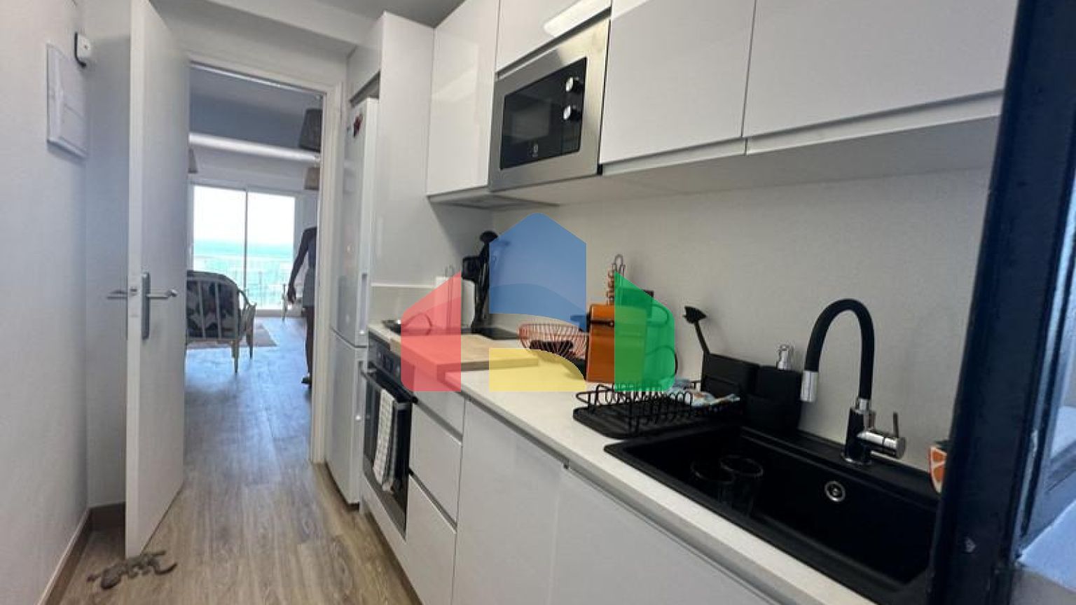 Квартира на среднем этаже на продажу в Калахонде.