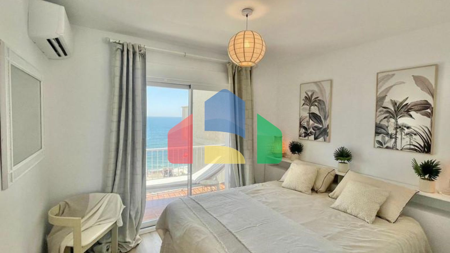 Квартира на среднем этаже на продажу в Калахонде.