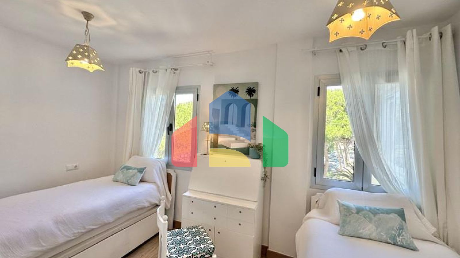 Квартира на среднем этаже на продажу в Калахонде.