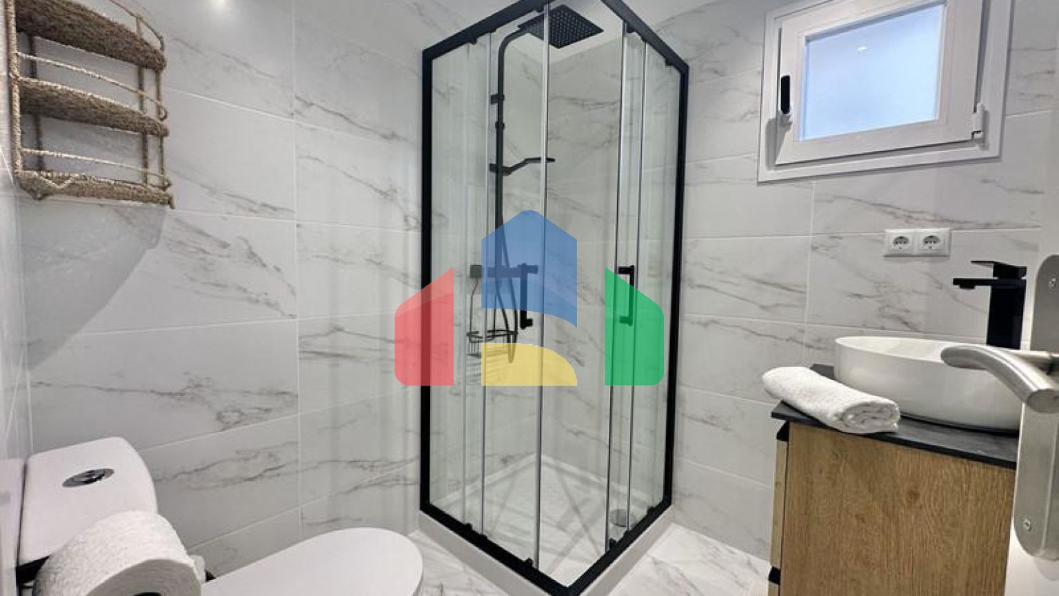 Квартира на среднем этаже на продажу в Калахонде.