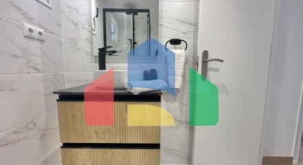 Квартира на среднем этаже на продажу в Калахонде.