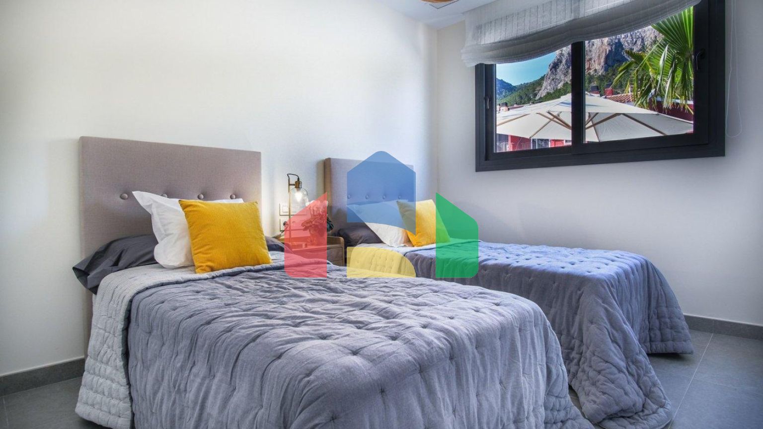 Совершенно новые независимые виллы с видом на море в Полопе (провинция Аликанте)