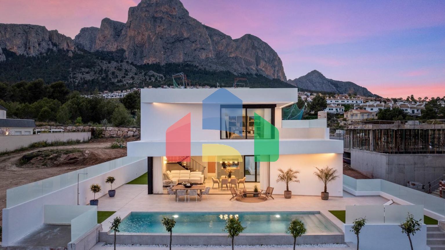 НОВЫЕ ВИЛЛЫ В ПОЛОПЕ